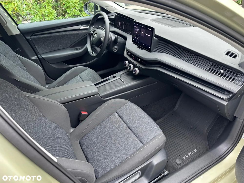 Skoda Superb 2.0 TDI SCR Essence DSG - 13