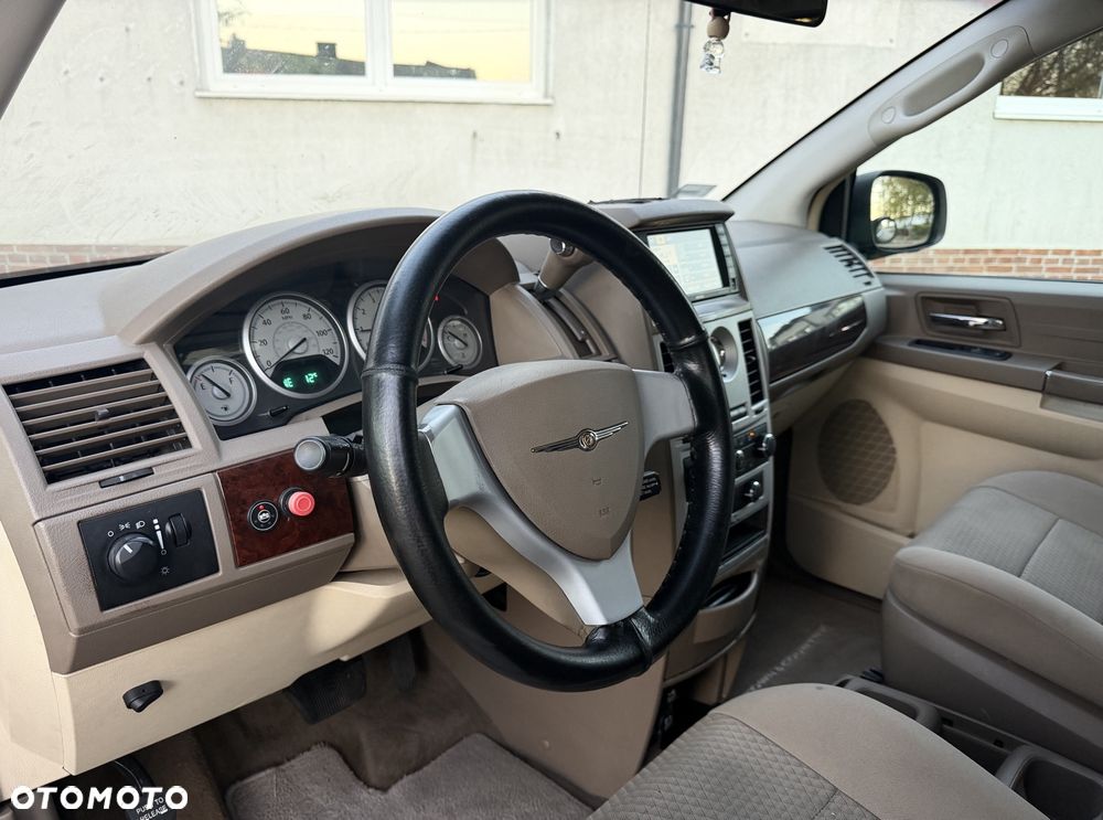 Chrysler Town & Country 3.3 LX - 11