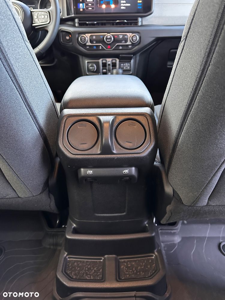 Jeep Wrangler - 11