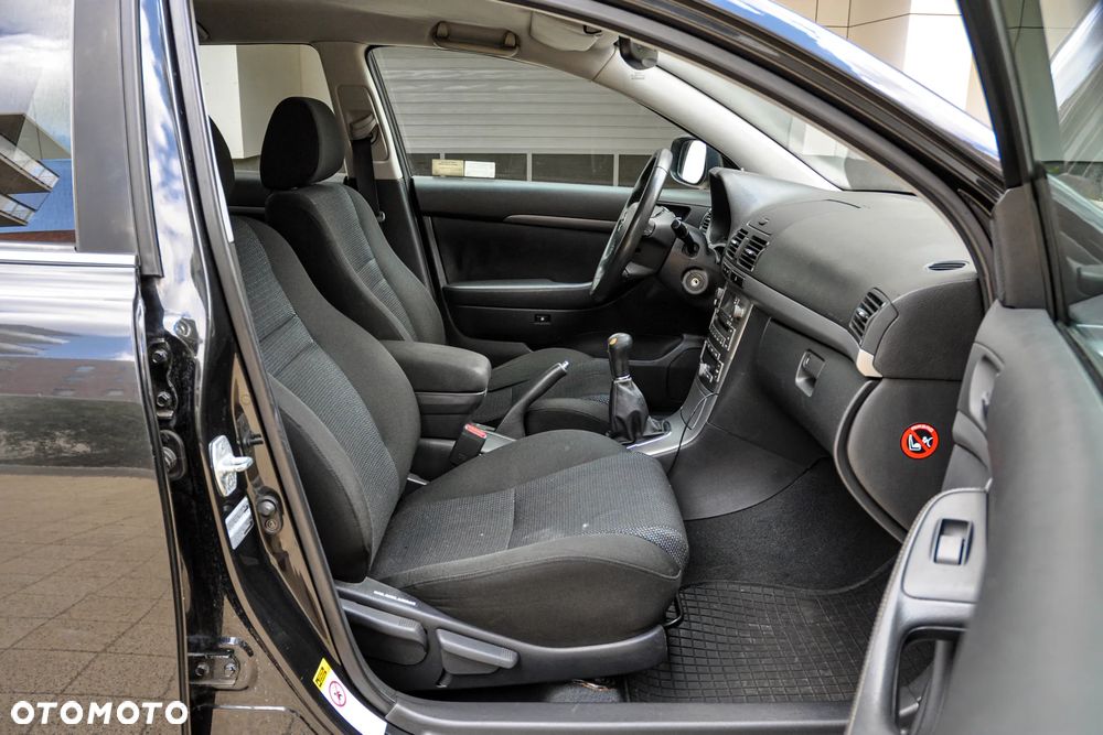 Toyota Avensis - 11