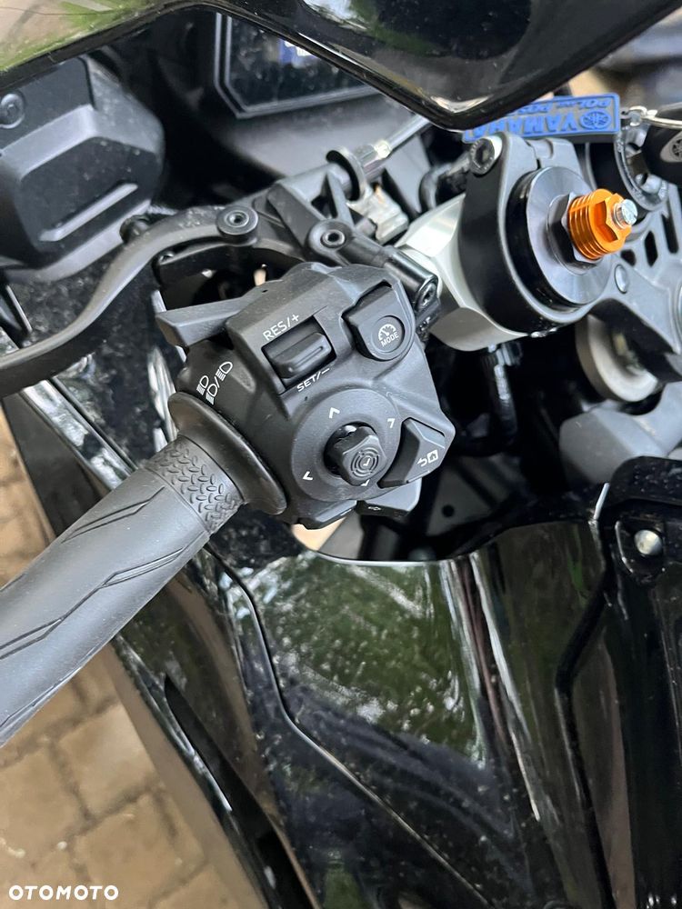 Yamaha R7 - 12