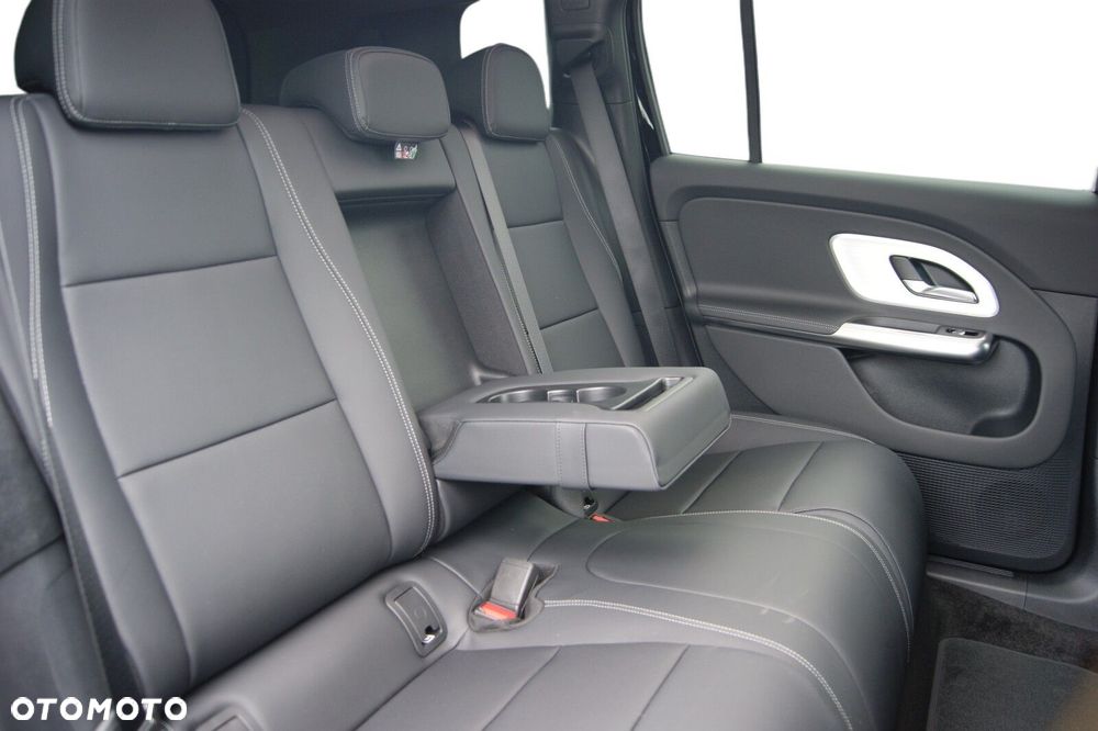 Mercedes-Benz GLB - 11