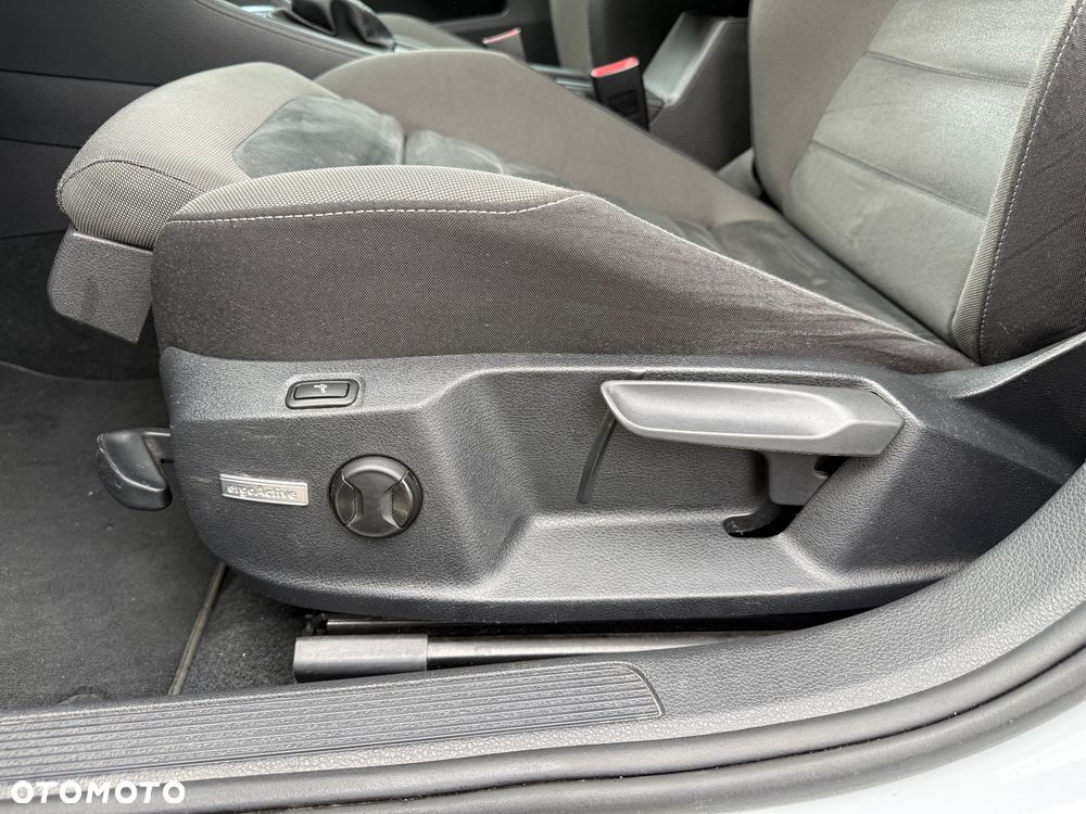 Volkswagen Golf - 10