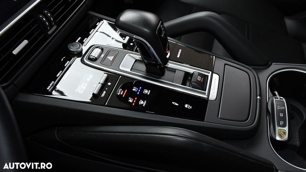 Porsche Cayenne Coupe E-Hybrid Tiptronic S Platinum Edition - 17