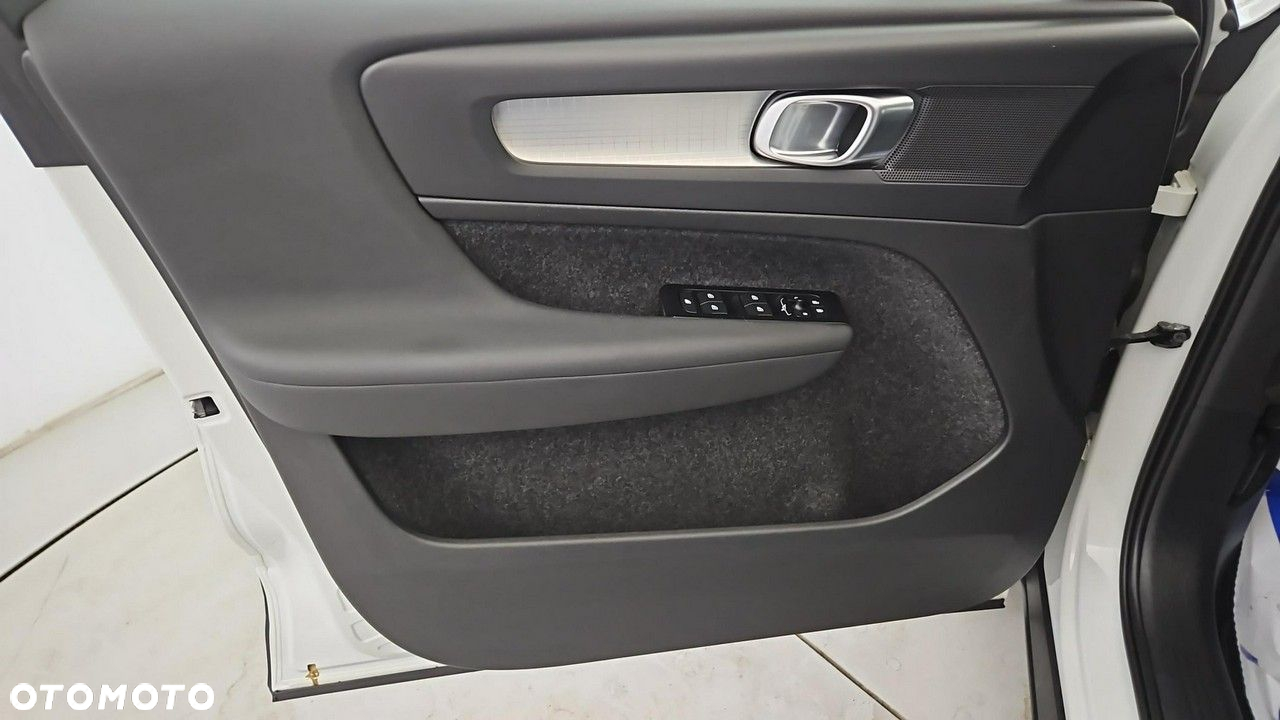 Volvo XC 40 T3 Momentum Pro - 10