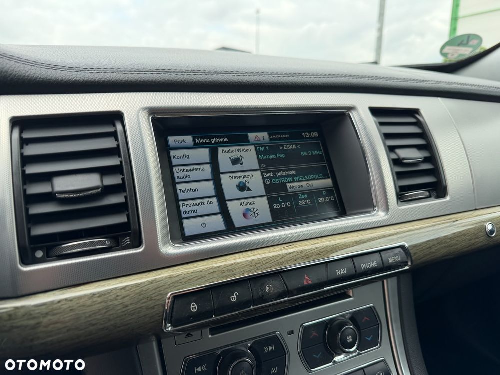 Jaguar XF 3.0 V6 D Premium Luxury - 11