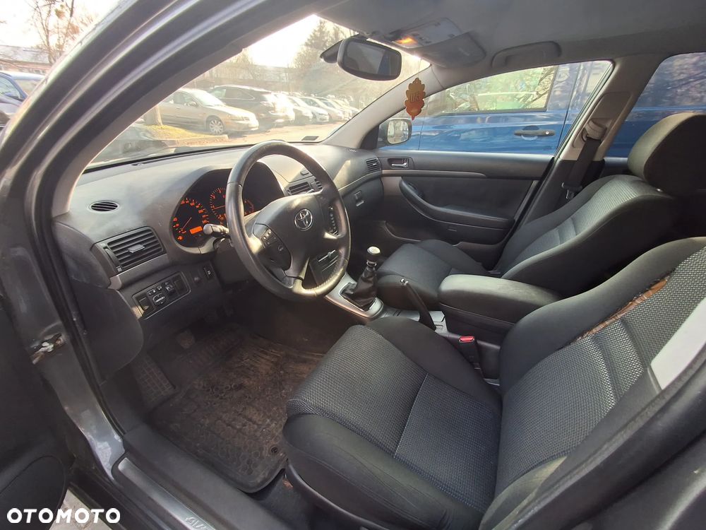 Toyota Avensis 2.0 D-4D - 12