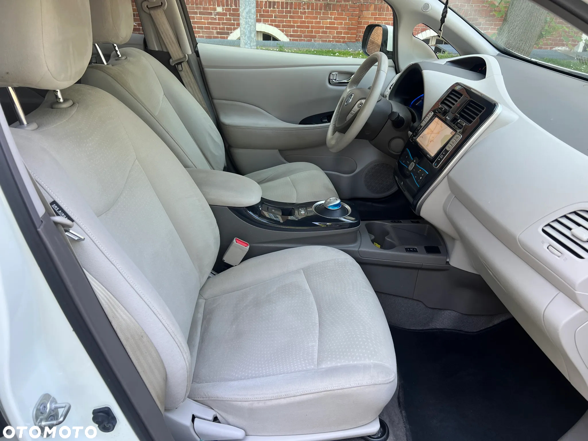 Nissan Leaf 24 kWh (mit Batterie) Visia + - 5
