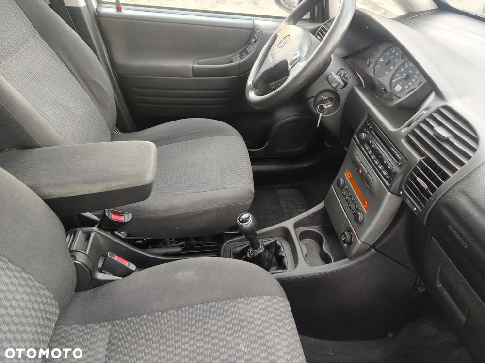 Opel Zafira - 24