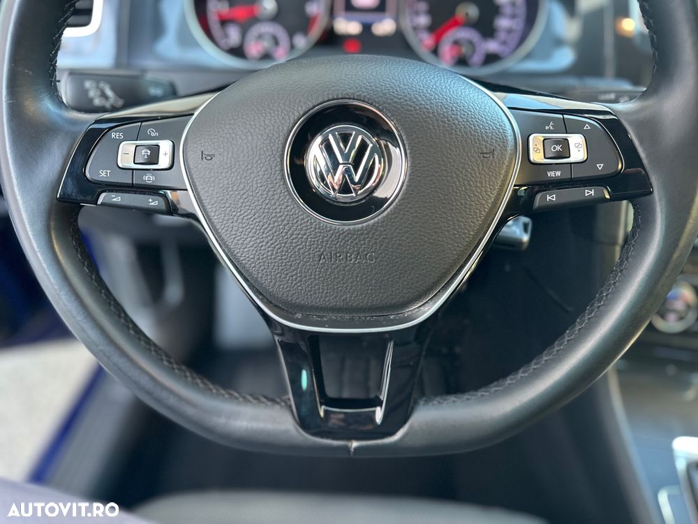 Volkswagen Golf - 28