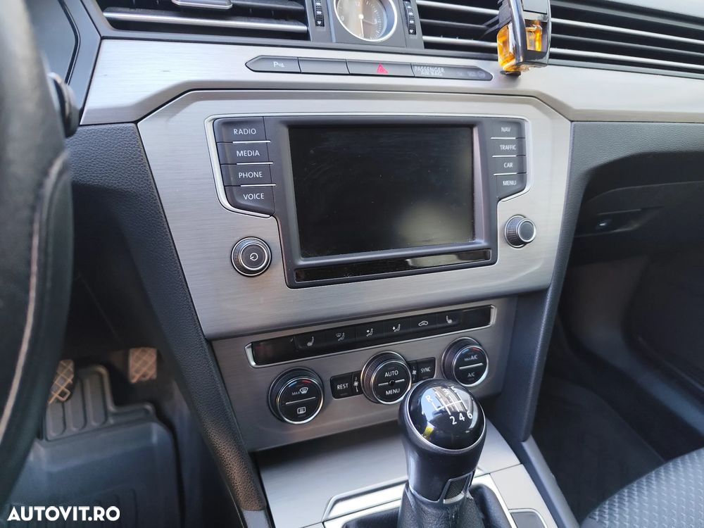 Volkswagen Passat 2.0 TDI Comfortline - 12