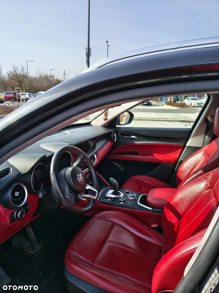 Alfa Romeo Stelvio - 8