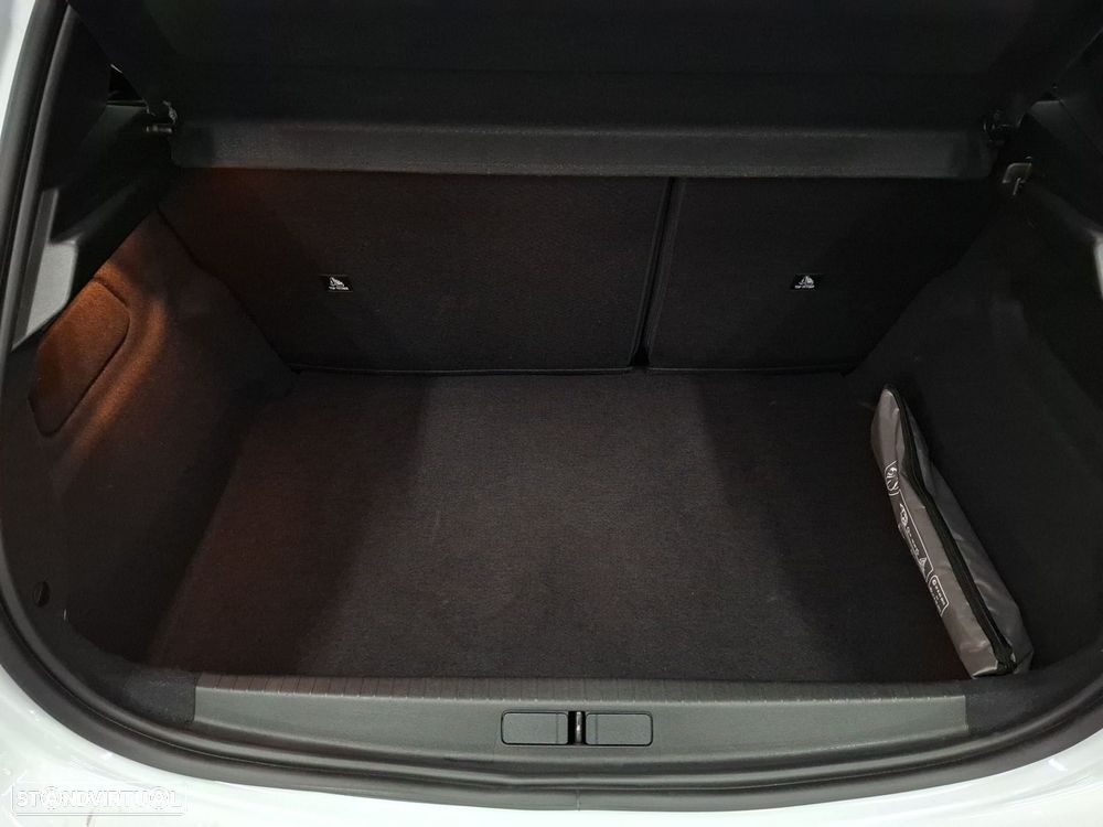 Peugeot 208 1.2 Hybrid Allure e-DCS6 - 23