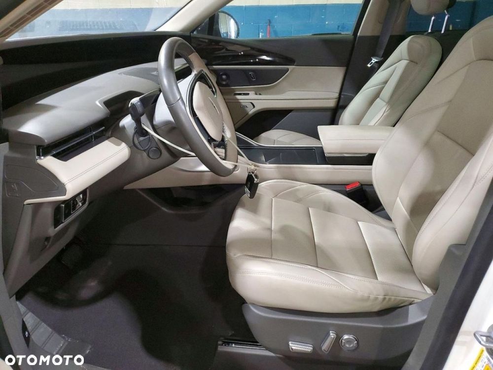 Lincoln Nautilus - 8