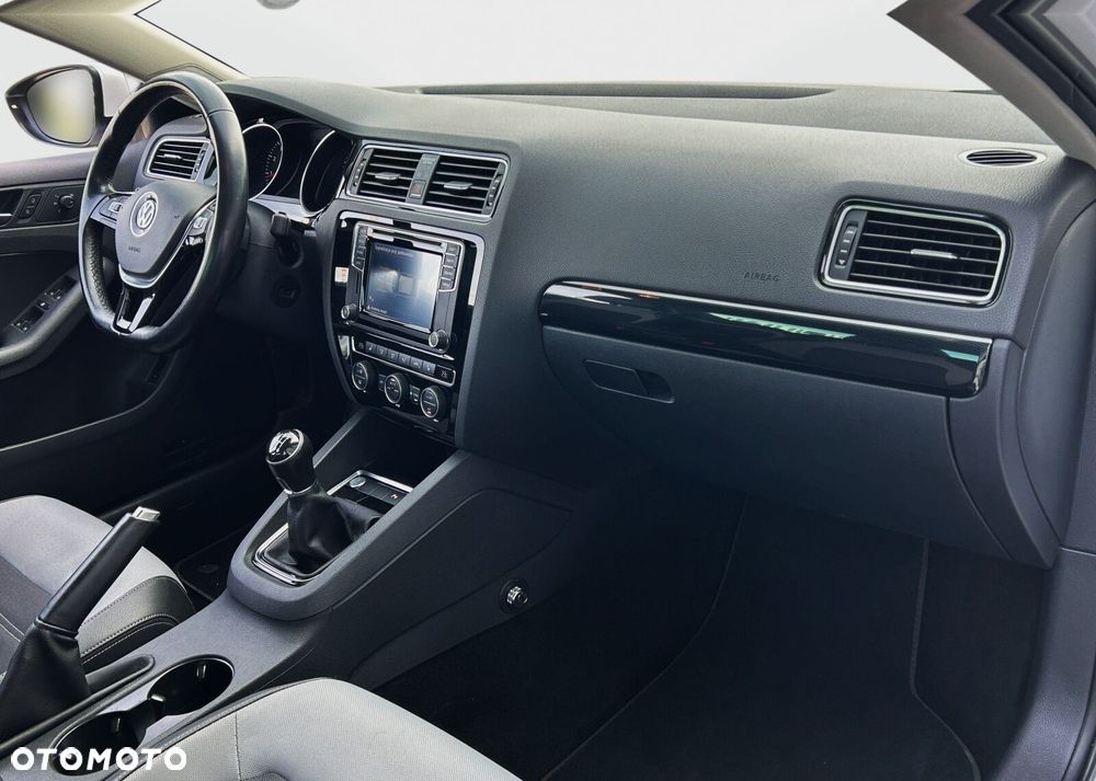 Volkswagen Jetta 1.4 TSI BMT Highline - 17