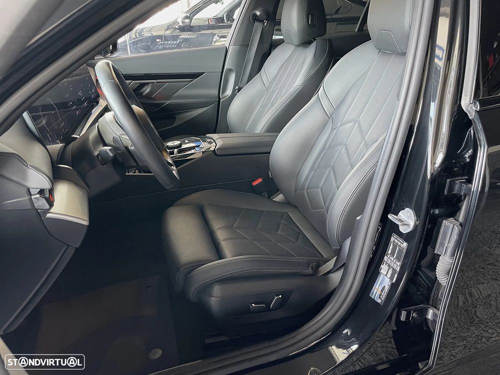 BMW 520 d Pack Desportivo M - 12