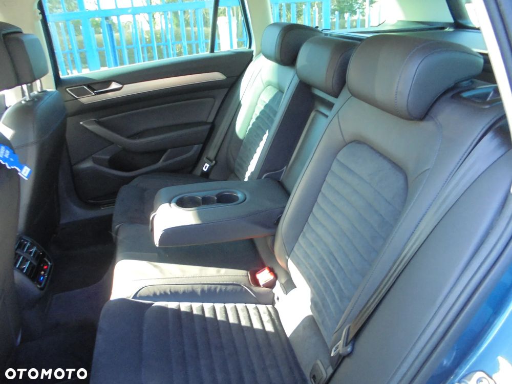 Volkswagen Passat Variant 2.0 TDI SCR BlueMotion Highline - 10
