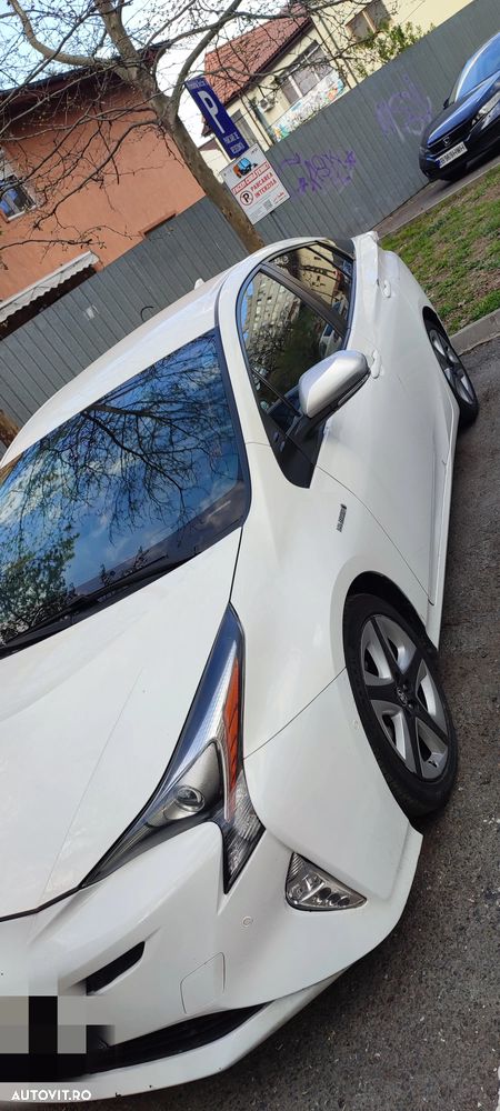 Toyota Prius - 4