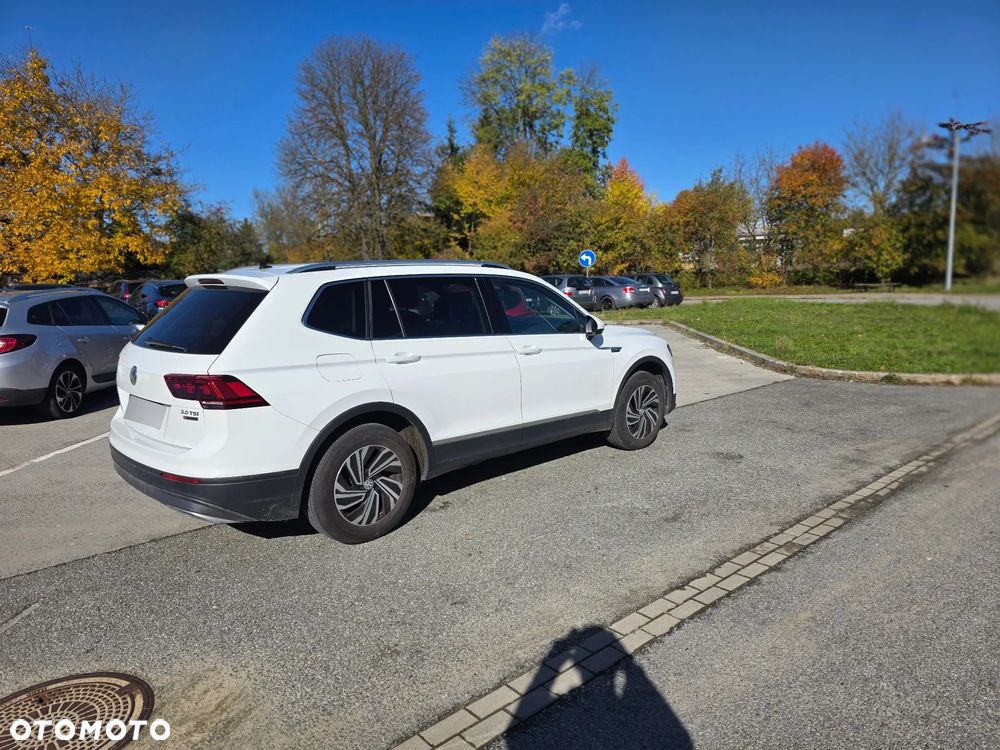 Volkswagen Tiguan Allspace - 11