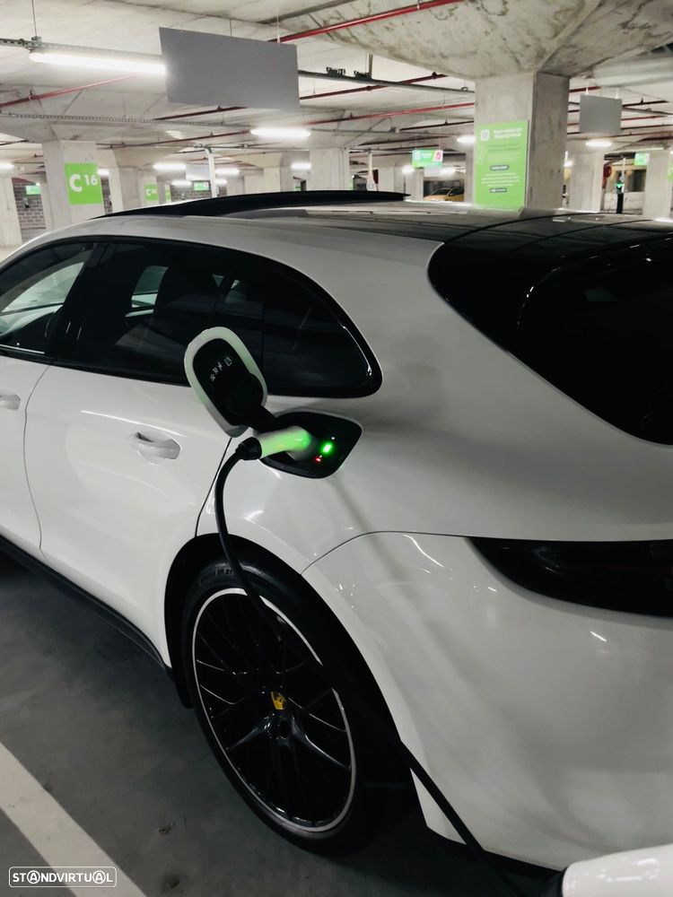 Porsche Panamera 4 E-Hybrid 10 Years Edition - 21