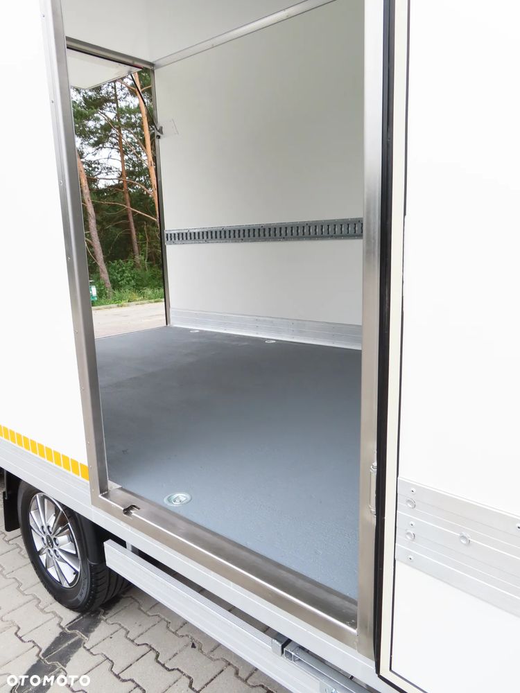 Iveco Daily 35S18 3.0 HPI 180 KM POWER Kontener+ WINDA BÄR 750 Kg 8.E.Palet 4270 mm Długi Boczne Drzwi Rozstaw Osi 4100 mm Ładowność 905 Kg GWARANCJA PRODUCENTA Stan Jak Nowy Gotowy Dostępny POLECAM - 28
