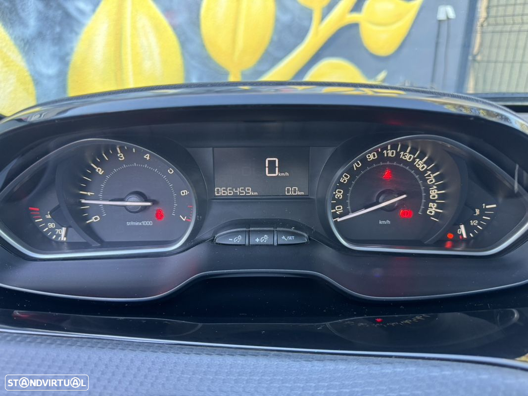 Peugeot 208 1.2 PureTech Style - 21
