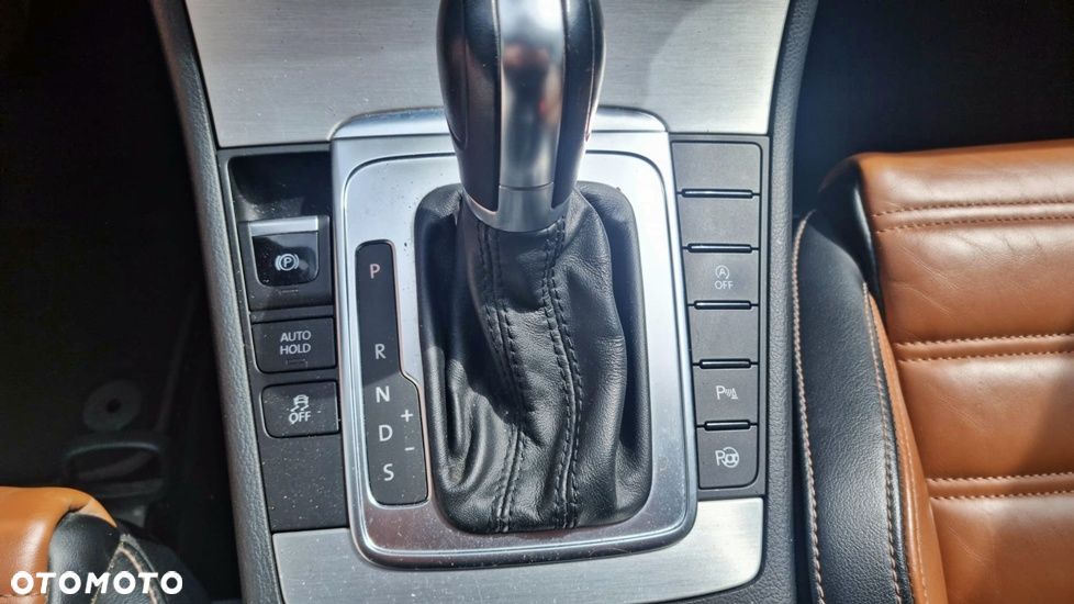 Volkswagen Passat - 16
