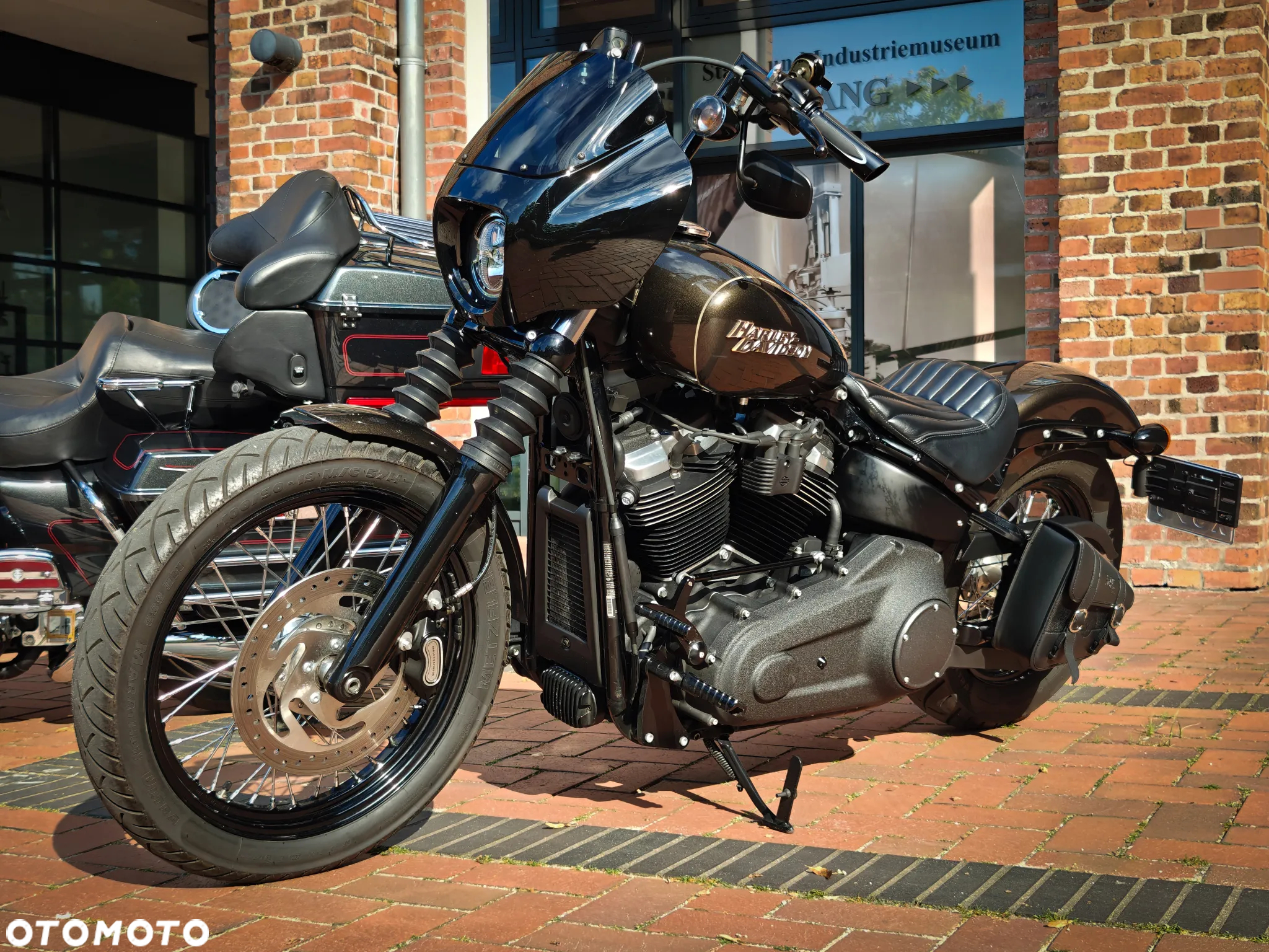 Harley-Davidson Softail Street Bob - 26