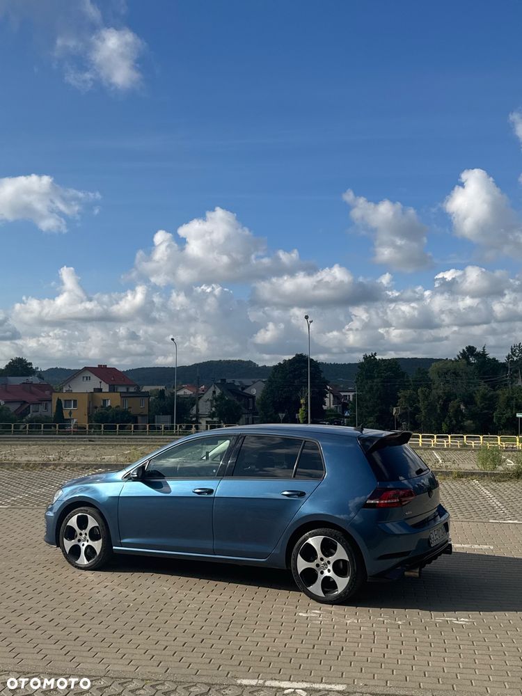 Volkswagen Golf - 2