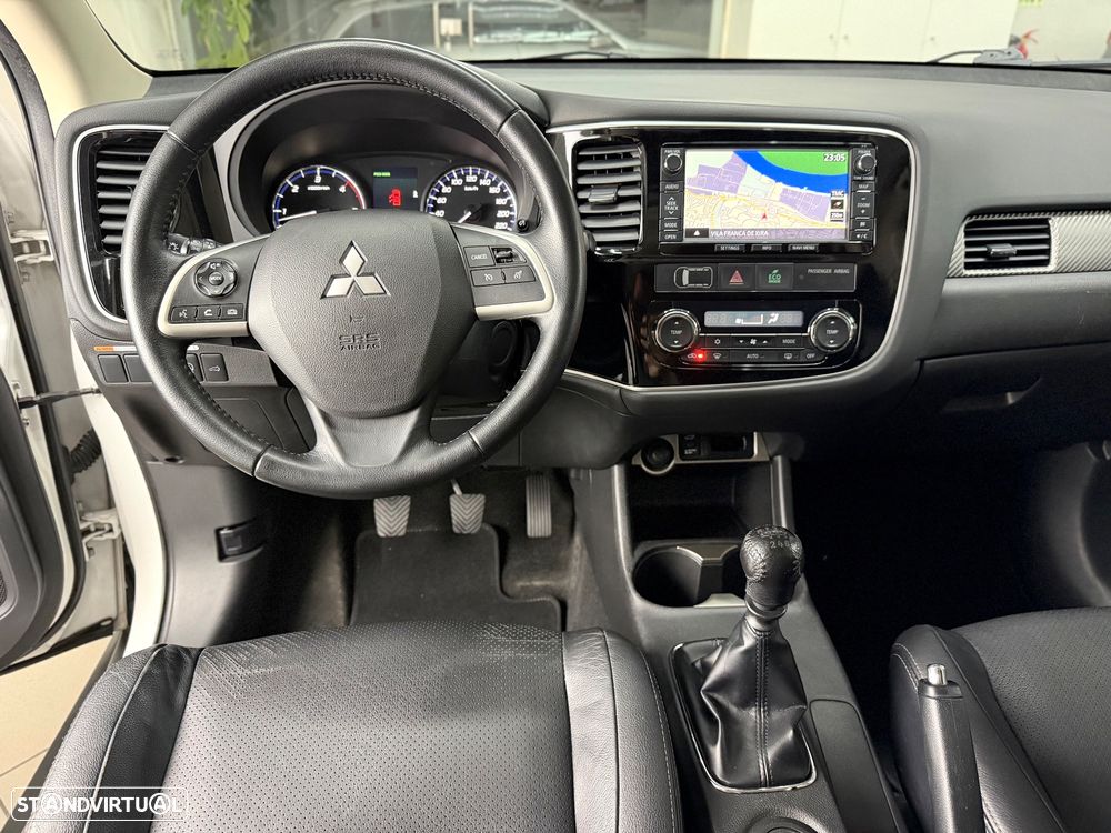 Mitsubishi Outlander 2.2 DI-D Intense - 17