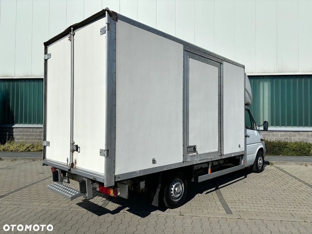 Mercedes-Benz Sprinter - 5