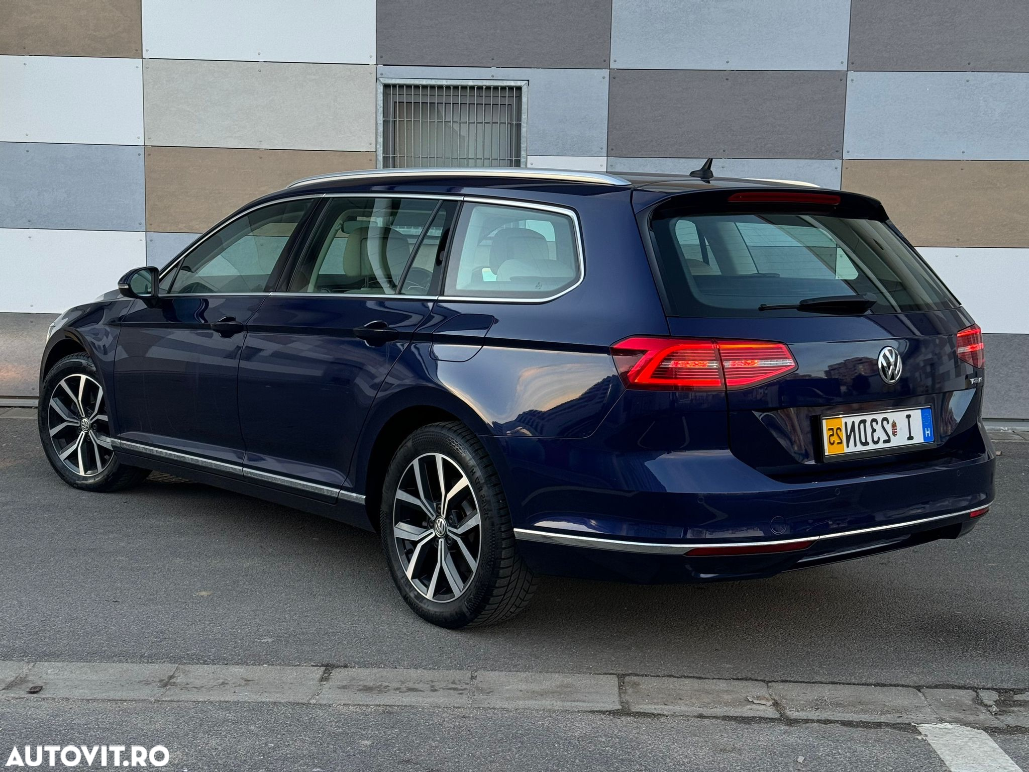 Volkswagen Passat Variant 2.0 TDI DSG Highline - 8