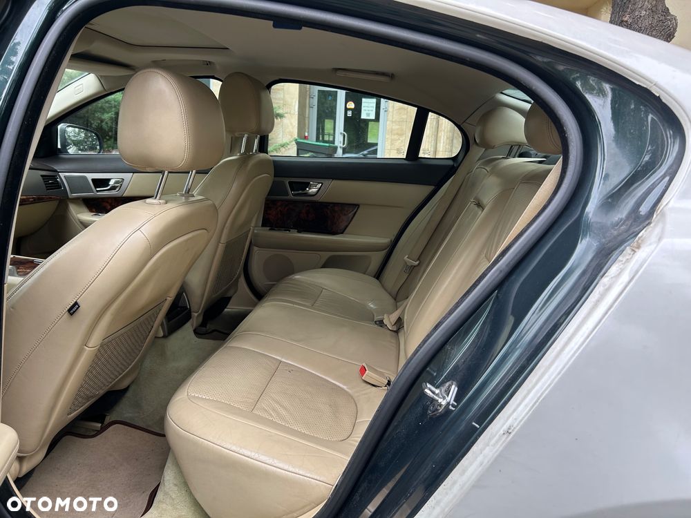 Jaguar XF 2.7 V6 D Luxury - 10