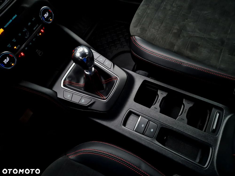 Ford Kuga 1.5 EcoBoost FWD ST-Line X - 14