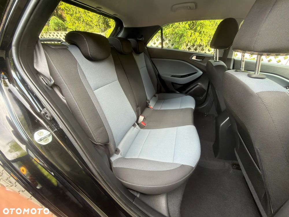 Hyundai i20 1.2 YES Gold - 13