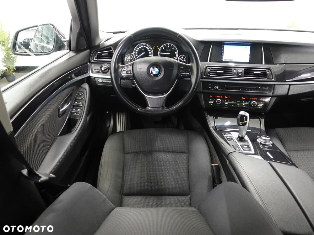 BMW Seria 5 525d xDrive Sport-Aut Modern Line - 28