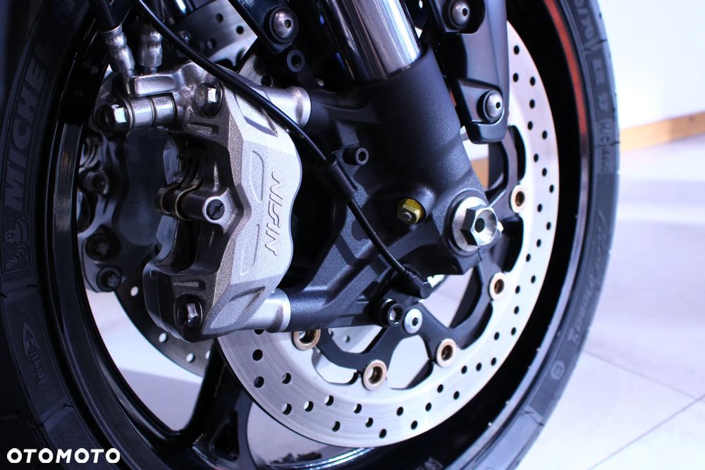 Suzuki GSX - 29