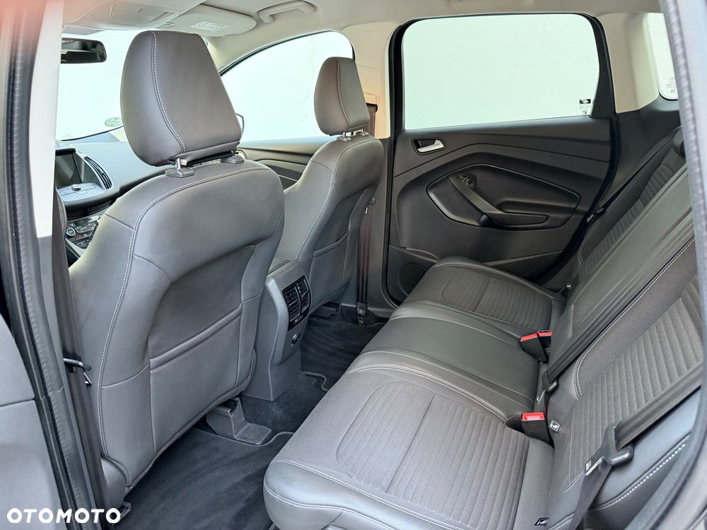 Ford Kuga 1.5 EcoBoost 2x4 Titanium - 16
