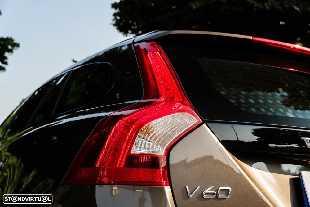 Volvo V60 Cross Country 2.0 D3 Momentum - 31