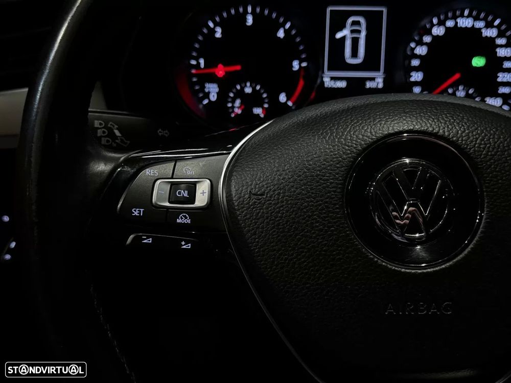 VW Passat Variant 1.6 TDI Confortline DSG - 23