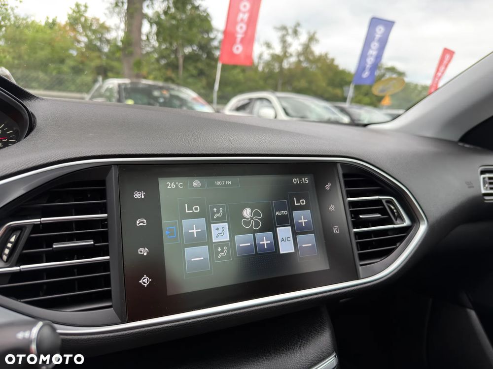 Peugeot 308 1.6 BlueHDi Allure S&S - 32