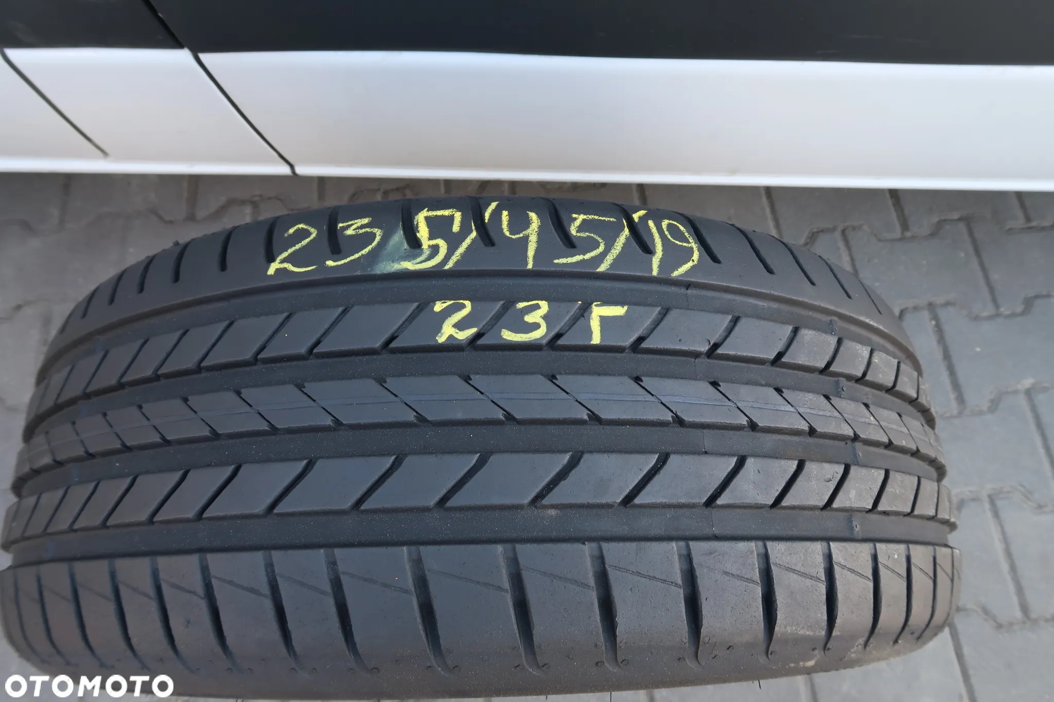 Goodyear 235/45r19 - 8