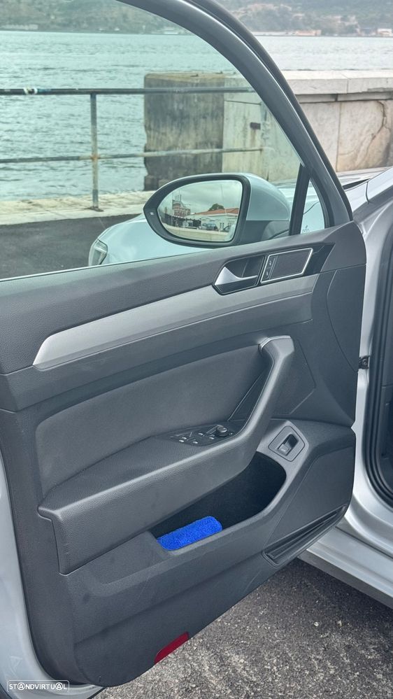 VW Passat Variant 1.6 TDI BlueMotion - 25