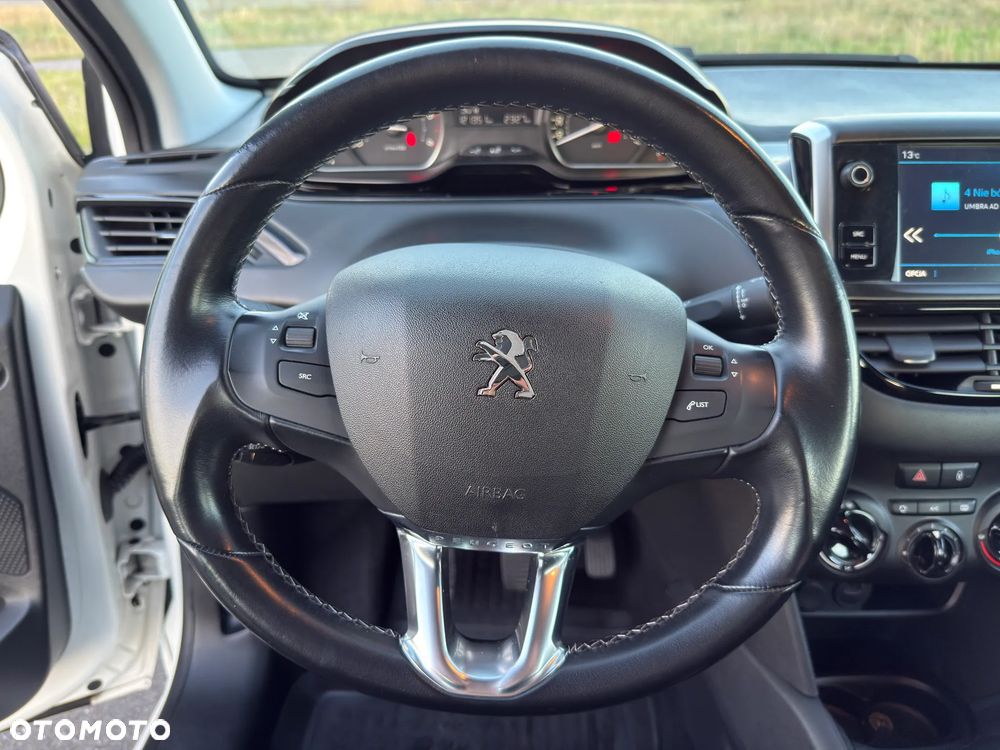Peugeot 208 - 12