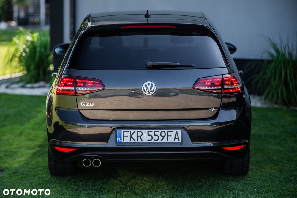 Volkswagen Golf - 10