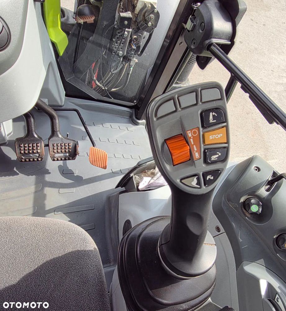 Claas Arion 440 CIS - 24