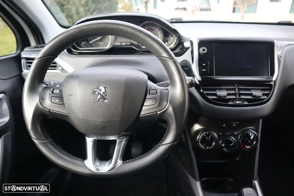 Peugeot 2008 1.2 PureTech Style - 24