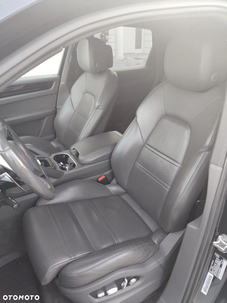 Porsche Cayenne Standard - 25