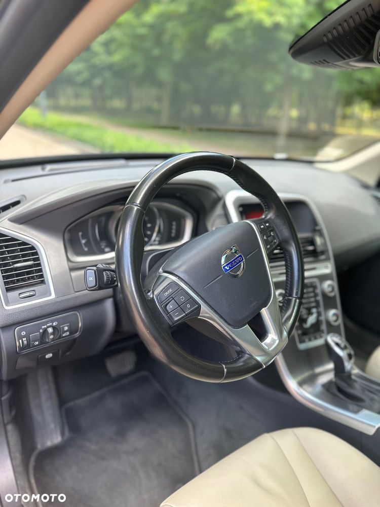 Volvo XC 60 D4 AWD Momentum - 11