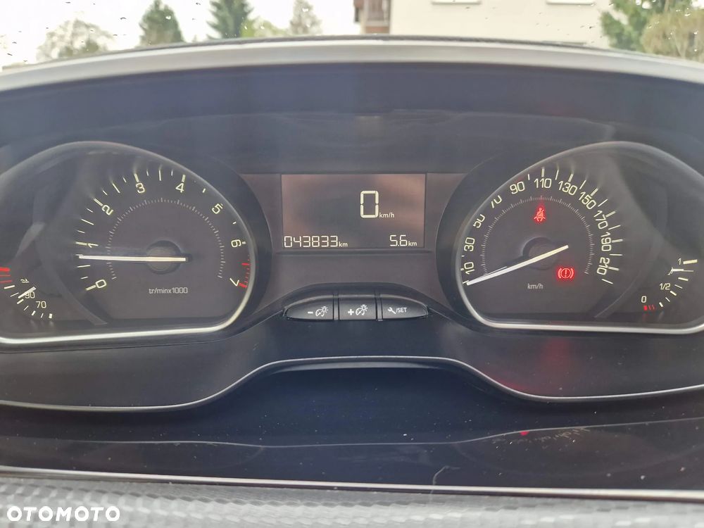 Peugeot 2008 1.2 Pure Tech Style - 29